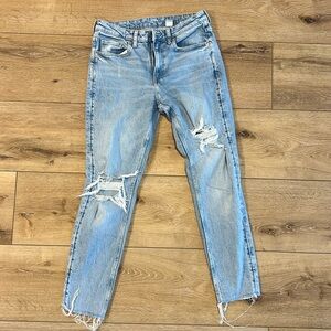 H&M girlfriend distressed Jean